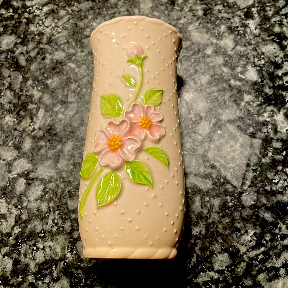 Takahashi Floral 6”‎ bud vase